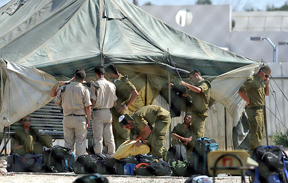 חיילים טירונים בבסיס צה"ל, צילום: גלעד קוולרציק