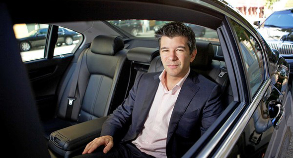 טראוויס קלניק מנכ"ל אובר יושב ברכב, צילום: UBER