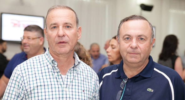 מימין: צביקה ויוסי ויליגר מימין: צביקה ויוסי ויליגר