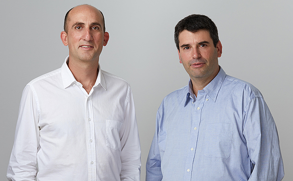 יואב לויו יונתן אפל, אפסטרים יואב לויו יונתן אפל, אפסטרים
