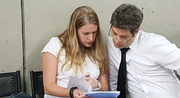 עו"ד עופרה רובינפלד הוך ויוני ליבני, התובעים מטעם הפרקליטות עו"ד עופרה רובינפלד הוך ויוני ליבני, התובעים מטעם הפרקליטות