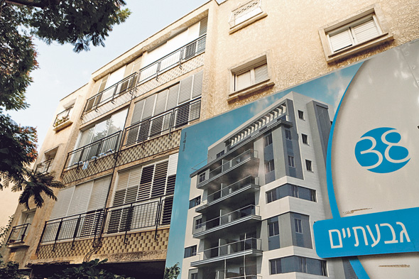 בניין בגבעתיים לקראת פרויקט תמ"א 38. השקיפות שומרת על אווירה טובה בין הדיירים בניין בגבעתיים לקראת פרויקט תמ"א 38. השקיפות שומרת על אווירה טובה בין הדיירים
