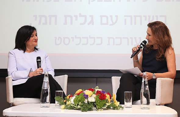 מימין עורכת כלכליסט גלית חמי בשיחה אחת על אחת עם סמדר ברבר צדיק מימין עורכת כלכליסט גלית חמי בשיחה אחת על אחת עם סמדר ברבר צדיק