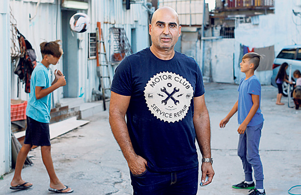 אשר זיו, תושב נווה עופר מלידה: "אמרו לנו שהפקיעו את השטח לצורכי ציבור וש'יסתדרו' איתנו. אני רק רוצה קורת גג, לא יותר מדי" אשר זיו, תושב נווה עופר מלידה: "אמרו לנו שהפקיעו את השטח לצורכי ציבור וש'יסתדרו' איתנו. אני רק רוצה קורת גג, לא יותר מדי"