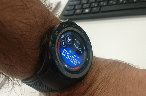 פני השעון בסגנון דיגיטלי פני השעון בסגנון דיגיטלי