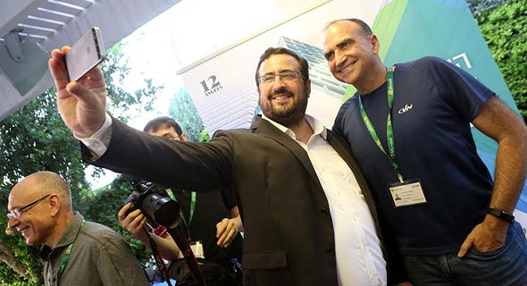 יוסי מטיאס, מנהל הפיתוח של גוגל בישראל, ומשה פרידמן