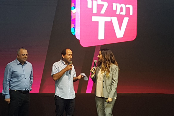 : “אני שמח להיות כאן ולתת להם את הגיבוי. אני עובד על חבילות שידורים ושמח שהיום יש פה שיתוף פעולה פורה. זה שילוב מנצח לטובת הציבור” : “אני שמח להיות כאן ולתת להם את הגיבוי. אני עובד על חבילות שידורים ושמח שהיום יש פה שיתוף פעולה פורה. זה שילוב מנצח לטובת הציבור”