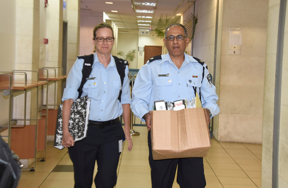 חוקרי להב 433 מגיעים לדיון בהארכת מעצרו של בני שטיינמץ חוקרי להב 433 מגיעים לדיון בהארכת מעצרו של בני שטיינמץ