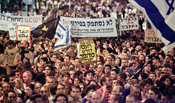 מפגינים במחאת 2011. "טוענים שהמחאה מתה. אין טעות גדולה מזו" מפגינים במחאת 2011. "טוענים שהמחאה מתה. אין טעות גדולה מזו"