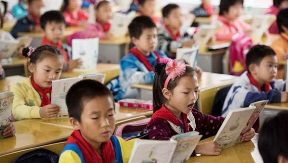 תלמידים סינים בכיתה. הלחץ למצויינות מתחיל מרגע הלידה, צילום: איי אף פי