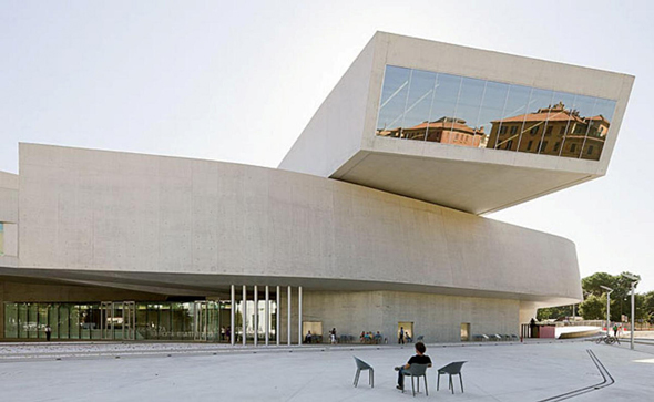 מוזיאון MAXXI שתכננה זאהה חדיד מוזיאון MAXXI שתכננה זאהה חדיד