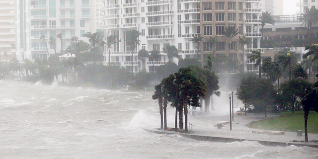 סופה הוריקן ב ביסקיין ביי פלורידה, צילום: איי פי