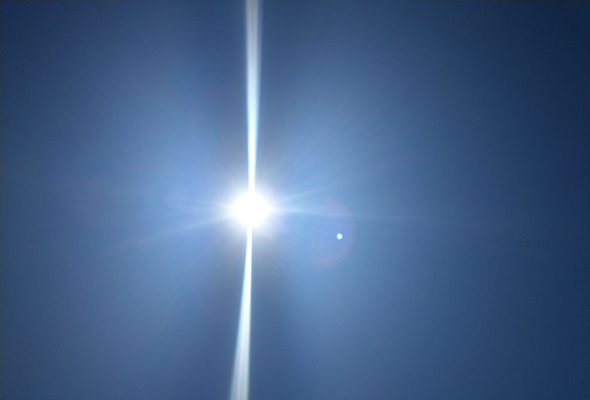 מצלמת ה-U11 בצילום של השמש בצהרים, צילום: ניצן סדן