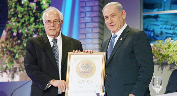 פרופ' אשחר מקבל את פרס ישראל, 2015. "לזכותו ייאמר שלא הפסיק להאמין בשיטת הטיפול" פרופ' אשחר מקבל את פרס ישראל, 2015. "לזכותו ייאמר שלא הפסיק להאמין בשיטת הטיפול"