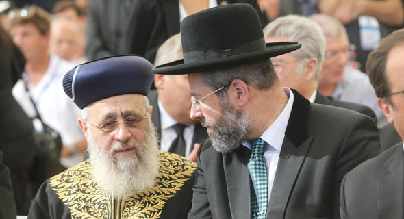 הרבנים הראשיים מימין: דוד לאו ויצחק יוסף הרבנים הראשיים מימין: דוד לאו ויצחק יוסף