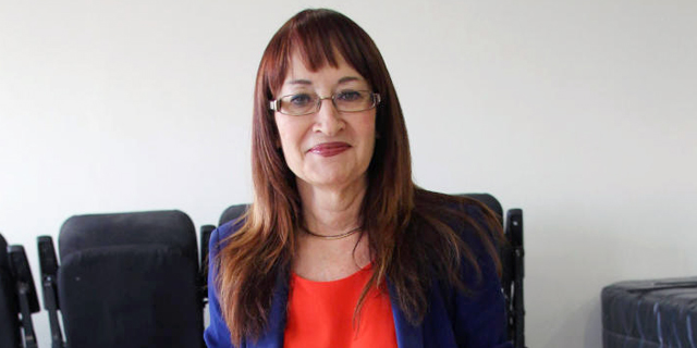 ציפי פינס: "ברגעי כעס אמי, שהיניקה אותי עד גיל שנתיים, היתה מטיחה: "את החיים ינקת ממני"