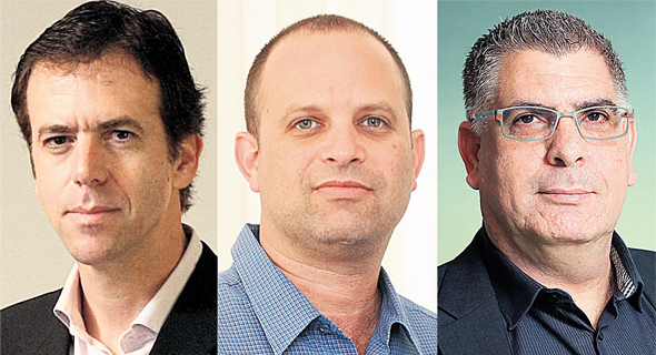 מימין נאמני מגה: רו"ח גבי טרבלסי, עו"ד אמיר ברטוב ועו"ד אודי גינדס מימין נאמני מגה: רו"ח גבי טרבלסי, עו"ד אמיר ברטוב ועו"ד אודי גינדס