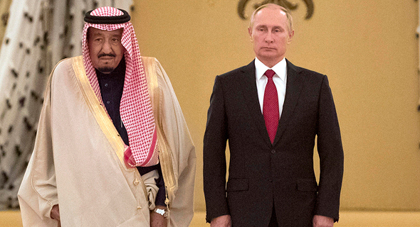 נשיא רוסיה ולדימיר פוטין מקבל את מלך סעודיה ל רוסיה, צילום: איי פי