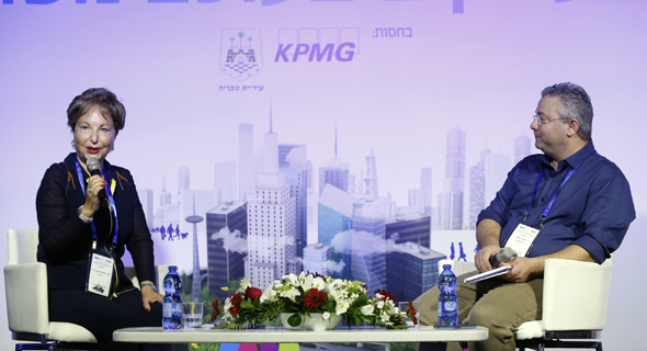 רעיה שטראוס בשיחה עם כתב "כלכליסט" ליאור גוטמן רעיה שטראוס בשיחה עם כתב "כלכליסט" ליאור גוטמן
