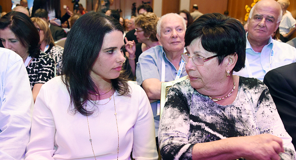 הפגנה נגד מתווה הגז, נובמבר 2015. "הופעלו עליי לחצים לסגת מהעתירה" הפגנה נגד מתווה הגז, נובמבר 2015. "הופעלו עליי לחצים לסגת מהעתירה"