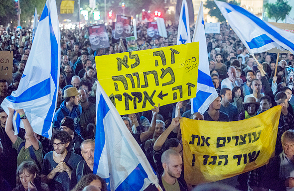 הפגנה נגד מתווה הגז, נובמבר 2015. "הופעלו עליי לחצים לסגת מהעתירה" הפגנה נגד מתווה הגז, נובמבר 2015. "הופעלו עליי לחצים לסגת מהעתירה"
