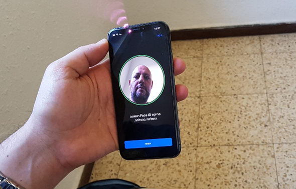 זיהוי פנים באייפון X זיהוי פנים באייפון X