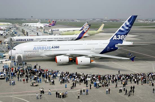 A380, מגמד את האנשים סביבו A380, מגמד את האנשים סביבו