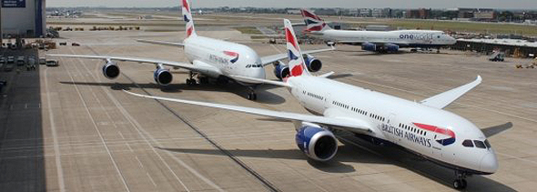 787 דרימליינר ומאחוריו A380 787 דרימליינר ומאחוריו A380
