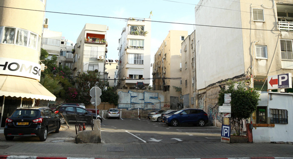 מגרש החנייה בפינסקר. ייבנו דירות קטנות של 2־3 חדרים מגרש החנייה בפינסקר. ייבנו דירות קטנות של 2־3 חדרים