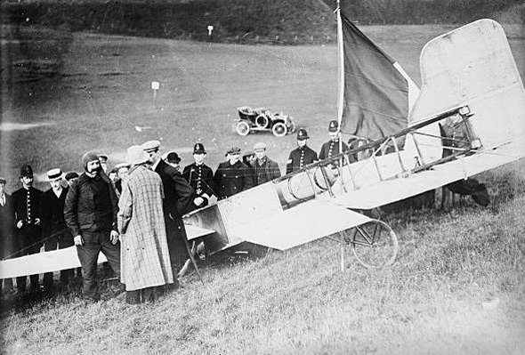 קבלת הפנים של לואי בלריו עם נחיתתו באנגליה, 1909 קבלת הפנים של לואי בלריו עם נחיתתו באנגליה, 1909