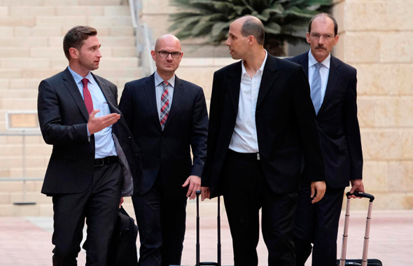 נציגי החברה שהגיעו לשימוע במשרד הכלכלה נציגי החברה שהגיעו לשימוע במשרד הכלכלה