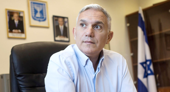 מרדכי כהן, מנכ"ל משרד הפנים. "אביגדור יצחקי, ראש מטה הדיור, אמר שיש מקום לסייע לרשויות, אבל מבחינתם אלה לא בעיות, הם זנחו את הפן המוניציפלי" מרדכי כהן, מנכ"ל משרד הפנים. "אביגדור יצחקי, ראש מטה הדיור, אמר שיש מקום לסייע לרשויות, אבל מבחינתם אלה לא בעיות, הם זנחו את הפן המוניציפלי"