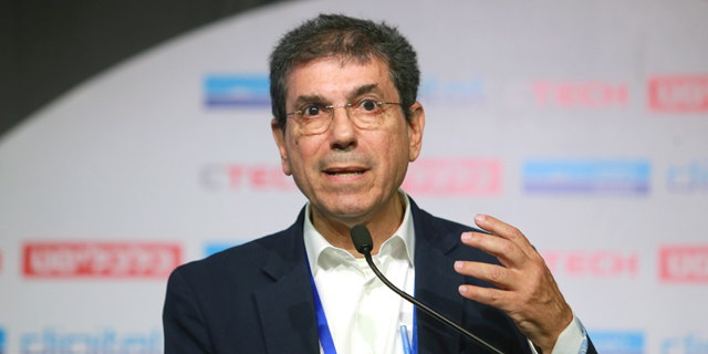 פארסת הפרויקטור: גבי ברבש מוותר על ניהול משבר הקורונה