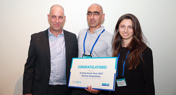 מימין סיגל אדמוני רביד סמנכ"ל השיווק בלאומי־טק, יואל עזרא מ-Efa וניר שמעוני מ- TechForGood מימין סיגל אדמוני רביד סמנכ"ל השיווק בלאומי־טק, יואל עזרא מ-Efa וניר שמעוני מ- TechForGood