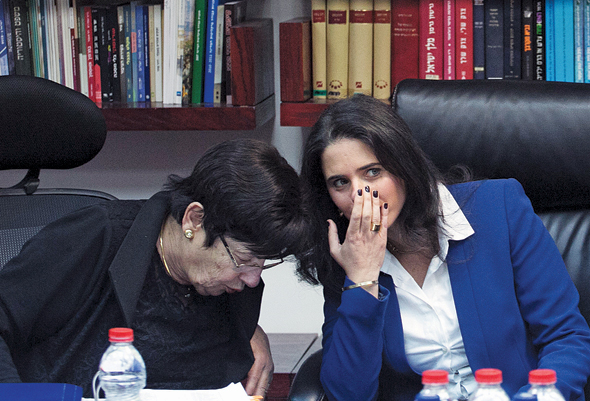 השרה שקד עם נשיאת העליון לשעבר מרים נאור, בוועדה לבחירת שופטים. "הדינמיקה שם פוגעת באמון הציבור" השרה שקד עם נשיאת העליון לשעבר מרים נאור, בוועדה לבחירת שופטים. "הדינמיקה שם פוגעת באמון הציבור"