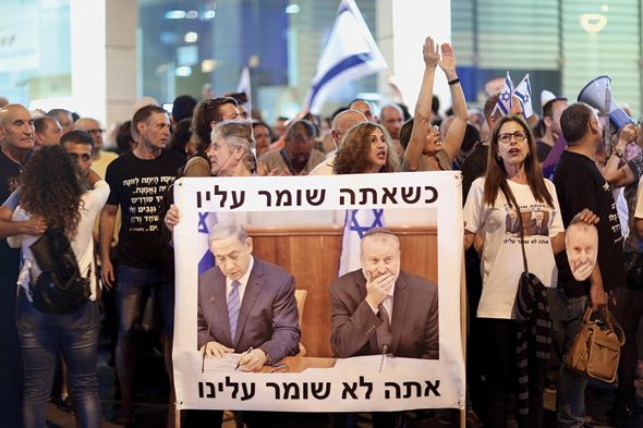הפגנות מול ביתו של היועץ הפגנות מול ביתו של היועץ