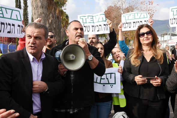 עובדי טבע מוחים על הקיצוצים בדצמבר האחרון עובדי טבע מוחים על הקיצוצים בדצמבר האחרון