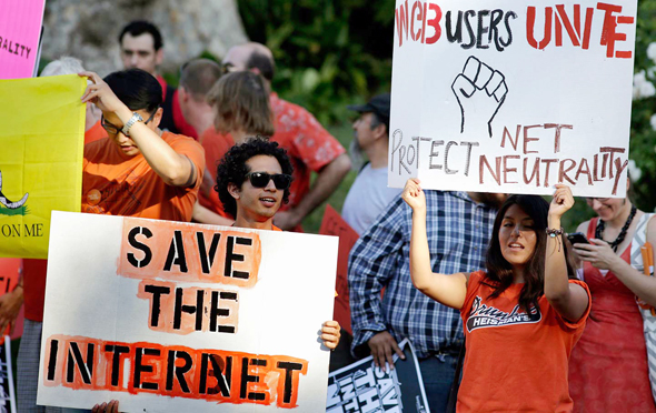 הפגנה בעד ניטרליות הרשת בארצות הברית, צילום: Quartz