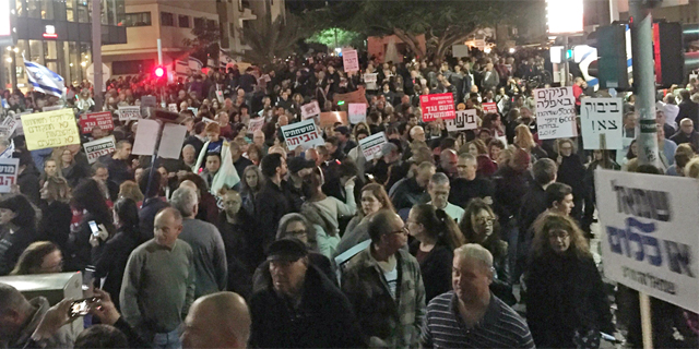 יותר מ-10,000 מחו בת"א: "השחיתות מסוכנת מאיראן"