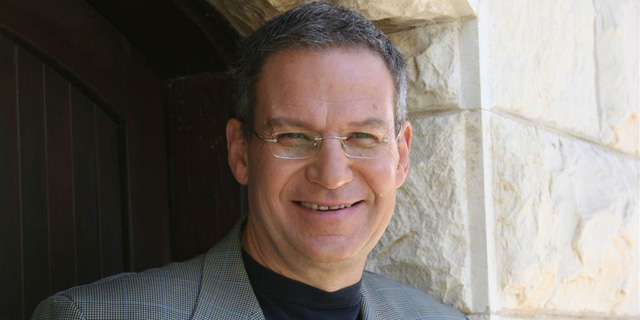 על מונופול טוב ותחרות שמדכאת צמיחה