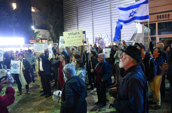 ההפגנה בחיפה, הערב ההפגנה בחיפה, הערב