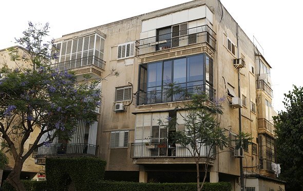 בניין בתל אביב לפני תמ"א 38. אף יזם לא מתכנן לשלם את ההיטל עבור הבעלים בניין בתל אביב לפני תמ"א 38. אף יזם לא מתכנן לשלם את ההיטל עבור הבעלים