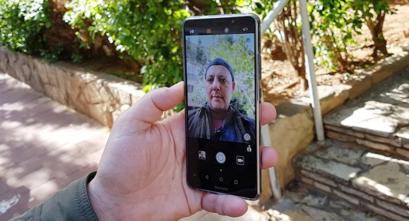 מצלמת הסלפי של הטלפון מצלמת הסלפי של הטלפון