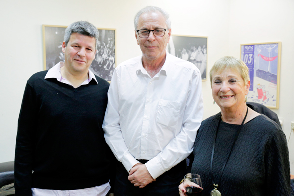 מימין: רעיה טילינגר, יו"ר אגודת הסופרים צביקה ניר ואמיר זיו מימין: רעיה טילינגר, יו"ר אגודת הסופרים צביקה ניר ואמיר זיו