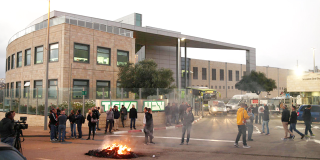 עובדי טבע שנותרו נאבקים על החופשים והבונוסים