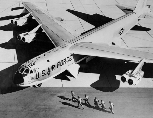איטי מדי, מוגבל מדי. B52 איטי מדי, מוגבל מדי. B52