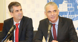 משה כחלון אלי כהן מסיבת עיתונאים סיוע לתעשייה, צילום: מוטי קמחי משה כחלון אלי כהן מסיבת עיתונאים סיוע לתעשייה, צילום: מוטי קמחי