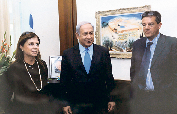 פנאי בנימין נתניהו עם דליה ו יובל רבין ביום הזיכרון לרצח רבין 2010, צילום: עמוס בן גרשום