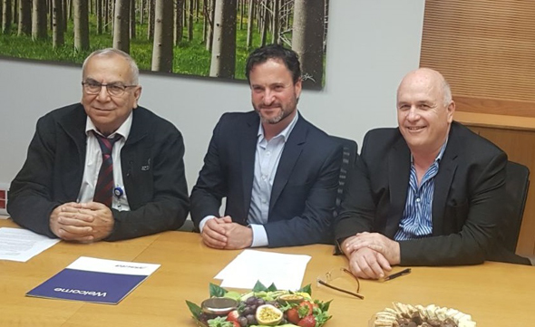 מימין פרופ ארי שמיס מנכ"ל אסותא, אורן שגיא מנכ"ל סיסקו ישראל ופרופ שוקי שמר יו"ר אסותא מימין פרופ ארי שמיס מנכ"ל אסותא, אורן שגיא מנכ"ל סיסקו ישראל ופרופ שוקי שמר יו"ר אסותא