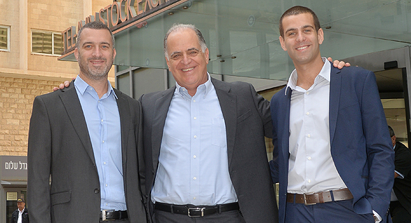 דורון ברנמילר הממונה על הפיתוח העסקי, אבי ברנמילר המנכ"ל והמייסד, ניר ברנמילר הממונה על הכספים ועל התפעול דורון ברנמילר הממונה על הפיתוח העסקי, אבי ברנמילר המנכ"ל והמייסד, ניר ברנמילר הממונה על הכספים ועל התפעול